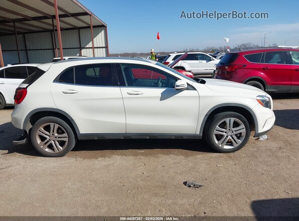 WDCTG4GBXHJ332020 2017 MERCEDES-BENZ GLA 250 White Vista interior trasera