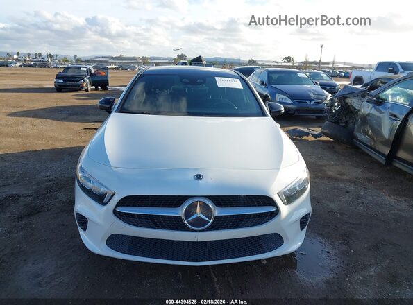 WDD3G4FB5KW019271 2019 MERCEDES-BENZ A 220 White Widok zestawu wskaźników