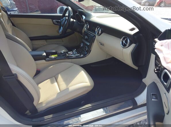 WDDPK3JA6GF117788 2016 MERCEDES-BENZ SLK 300 Белый Вид салона спереди