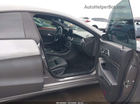 WDDSJ4EB1JN525148 2018 MERCEDES-BENZ CLA 250 Gray Vista interior delantera