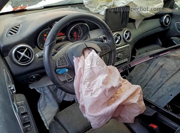 WDDSJ4EB7JN643737 2018 MERCEDES-BENZ CLA-CLASS Черный Вид панели приборов