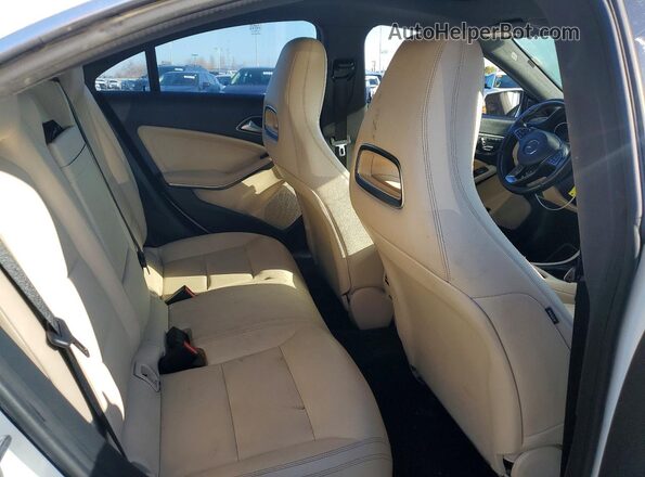 WDDSJ4GB2KN724403 2019 MERCEDES-BENZ CLA-CLASS White Vista de los asientos traseros