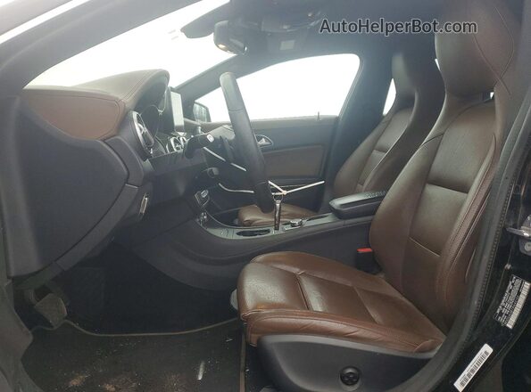 WDDSJ4GB7JN643153 2018 MERCEDES-BENZ CLA-CLASS Black Widok wnętrza z przodu