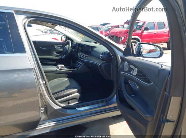 WDDZF4JB4JA460499 2018 MERCEDES-BENZ E-CLASS Gray Vista interior delantera