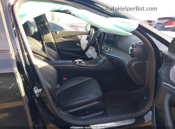 WDDZF4JB4KA488482 2019 MERCEDES-BENZ E-CLASS Black Вид салону спереду