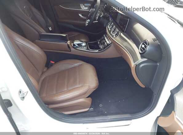 WDDZF8KB1KA515918 2019 MERCEDES-BENZ AMG E 63 White Front interior view
