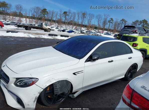 WDDZF8KB1KA515918 2019 MERCEDES-BENZ AMG E 63 White 360 interior view