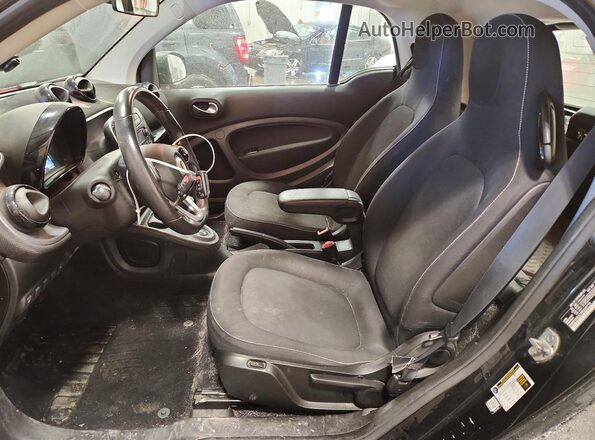 WMEFJ9BA7HK226779 2017 SMART FORTWO Red Vista interior delantera