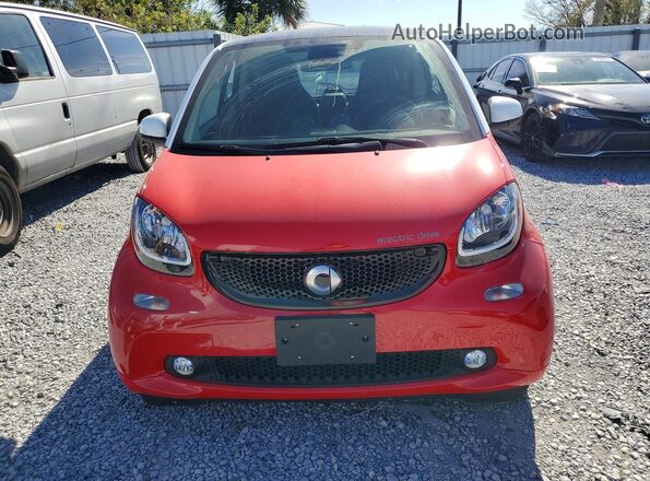WMEFJ9BAXJK280924 2018 SMART FORTWO White Դիմացի տեսք