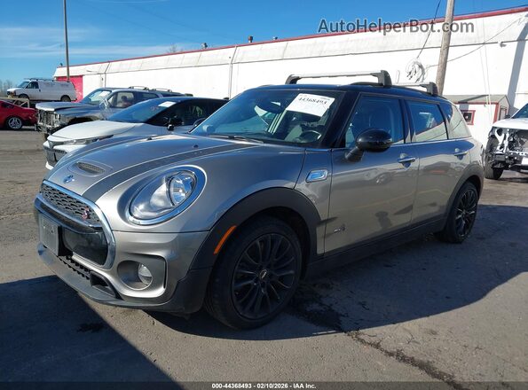 WMWLU5C55J2F24756 2018 MINI CLUBMAN Silver Vista tres cuartos delantera izquierda