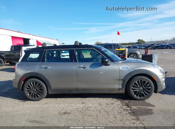 WMWLU5C55J2F24756 2018 MINI CLUBMAN Silver Vista interior trasera