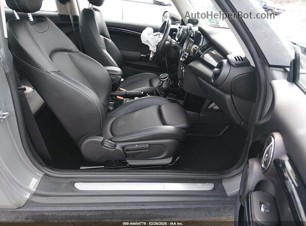 WMWXP7C58J2A48099 2018 MINI HARDTOP Gray Front interior view