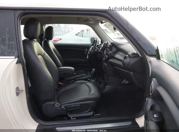 WMWXR3C07M2N81912 2021 MINI HARDTOP Beige 