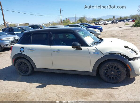 WMWXU3C53H2D33000 2017 MINI HARDTOP Cream Вид задньої частини салону