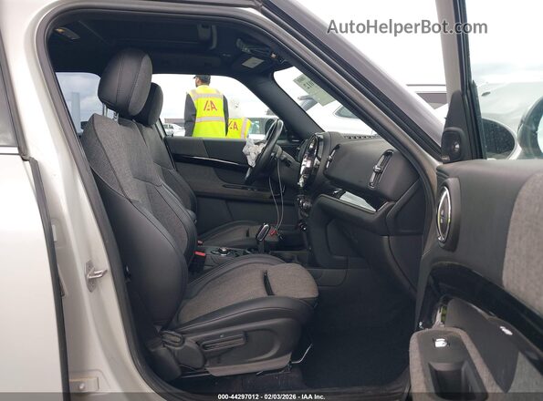 WMZ83BR02M3M36930 2021 MINI COUNTRYMAN Серый Вид салона спереди