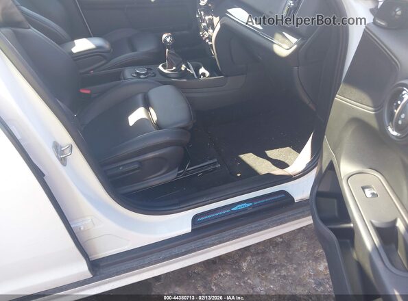 WMZYV5C38J3B75994 2018 MINI COUNTRYMAN White Vista interior delantera