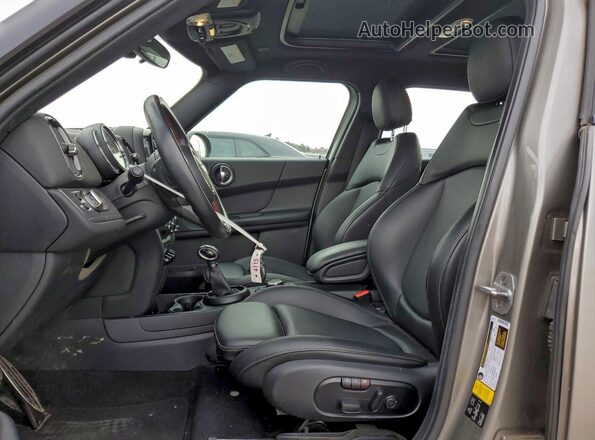 WMZYV5C39J3E04070 2018 MINI COOPER Gray Vista interior delantera