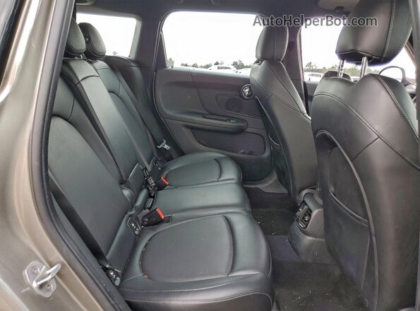 WMZYV5C39J3E04070 2018 MINI COOPER Gray Vista interior trasera
