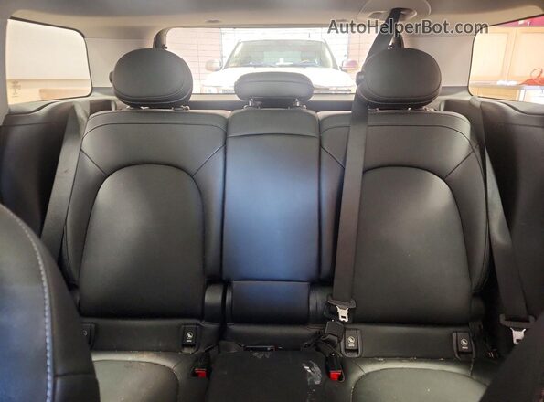 WMZYV5C5XK3E05358 2019 MINI COOPER Red Vista de los asientos traseros