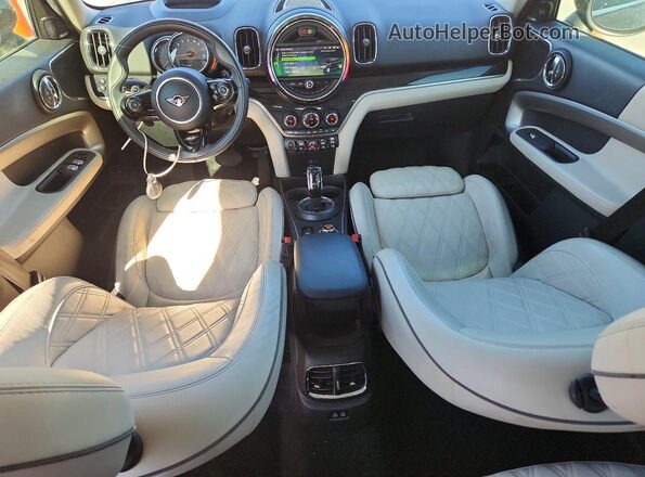 WMZYX1C03L3L30069 2020 MINI COUNTRYMAN Черный Вид панели приборов