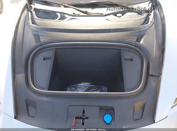 WP0AA2Y11SSA09827 2025 PORSCHE TAYCAN Silver Вид ззаду