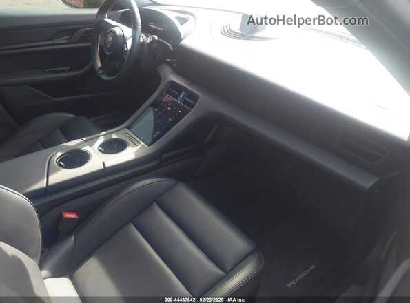 WP0AB2Y1XLSA52545 2020 PORSCHE TAYCAN Green Widok wnętrza z przodu
