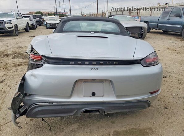 WP0CA2A80HS220216 2017 PORSCHE BOXSTER Серебряный Вид салона спереди