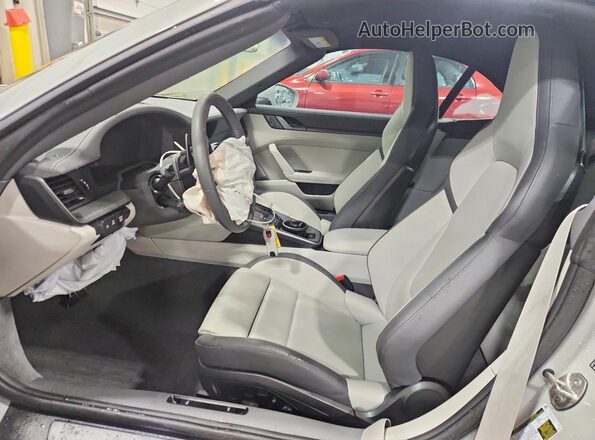 WP0CA2A96SS236050 2025 PORSCHE 911 Gray Vista interior delantera