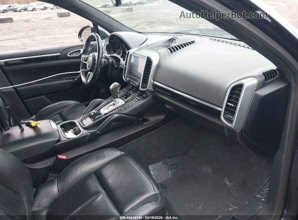 WP1AA2A22HKA84513 2017 PORSCHE CAYENNE Синий Вид салона спереди
