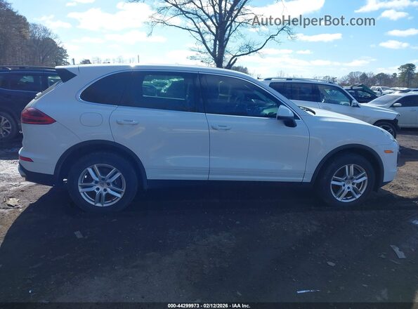 WP1AA2A26GLA08057 2016 PORSCHE CAYENNE White Widok wnętrza z tyłu