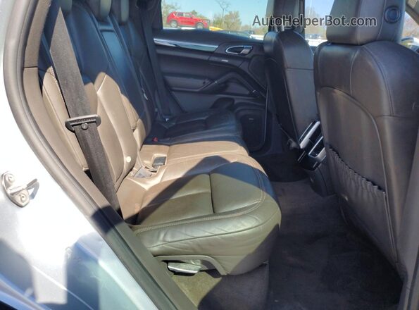 WP1AA2A26HKA85633 2017 PORSCHE CAYENNE Silver 