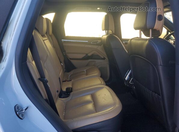 WP1AA2A27JKA04306 2018 PORSCHE CAYENNE Белый 