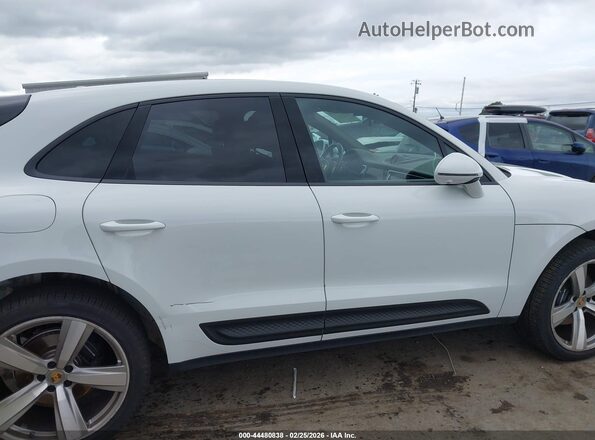WP1AA2A52PLB21174 2023 PORSCHE MACAN White Widok wnętrza 360 stopni