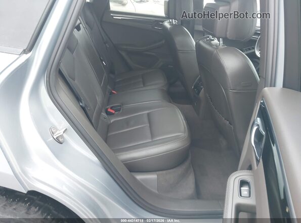 WP1AA2A53LLB13367 2020 PORSCHE MACAN Серебряный Вид наклейки с VIN-кодом