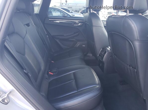 WP1AA2A54LLB06332 2020 PORSCHE MACAN Silver Rear interior view
