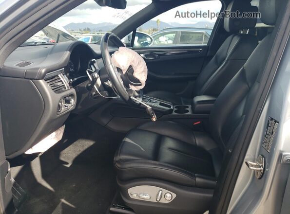 WP1AA2A54LLB06332 2020 PORSCHE MACAN Silver Front interior view