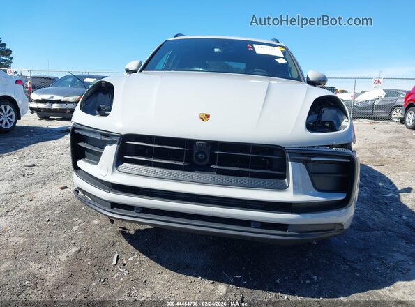 WP1AA2A55TLB04010 2026 PORSCHE MACAN White Вид задньої частини салону