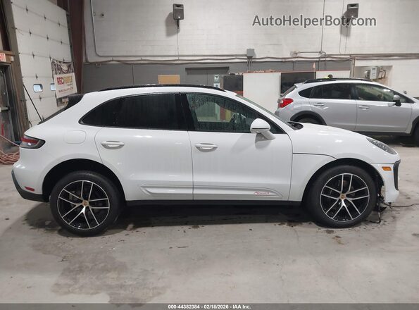 WP1AA2A56SLB13555 2025 PORSCHE MACAN White უკანა სალონის ხედი