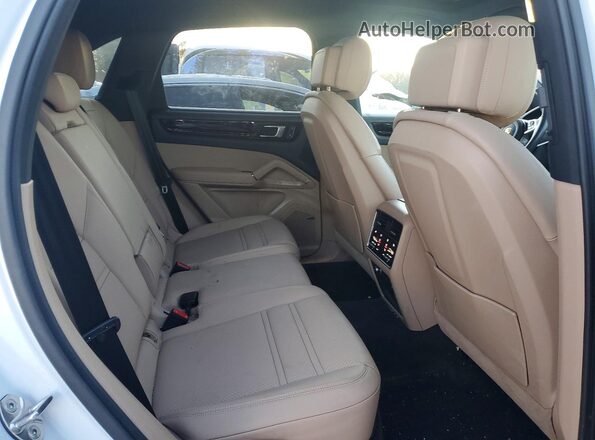 WP1AA2AY3PDA02487 2023 PORSCHE CAYENNE White Հետևի նստատեղերի տեսք