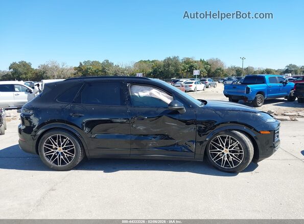 WP1AA2AY3SDA02921 2025 PORSCHE CAYENNE Black Widok wnętrza z tyłu