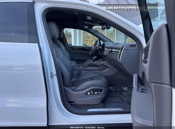 WP1AA2AY7KDA07037 2019 PORSCHE CAYENNE White წინა სალონის ხედი