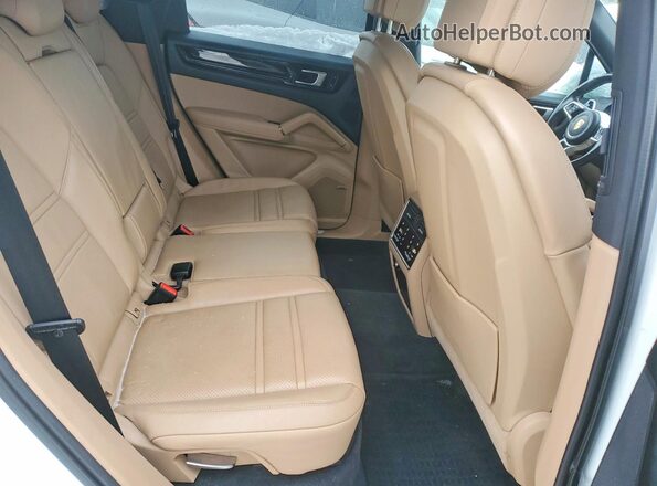 WP1AA2AY9MDA00061 2021 PORSCHE CAYENNE White უკანა სალონის ხედი