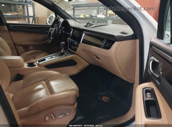 WP1AB2A55KLB33860 2019 PORSCHE MACAN Белый Вид салона спереди