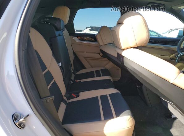 WP1AE2AY7SDA17281 2025 PORSCHE CAYENNE White Vista interior trasera