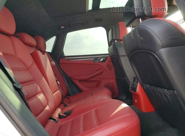 WP1AF2A59GLB90025 2016 PORSCHE MACAN White უკანა სალონის ხედი