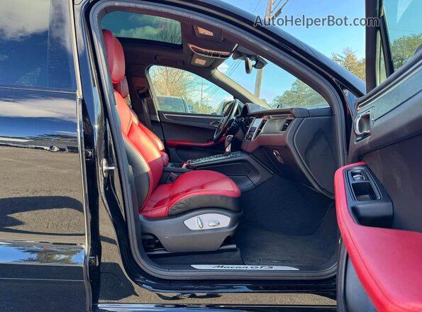 WP1AG2A55HLB56520 2017 PORSCHE MACAN Black 