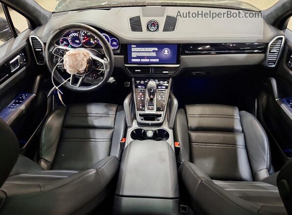 WP1AG2AY1PDA18413 2023 PORSCHE CAYENNE Black Առջևի վահանակի տեսք