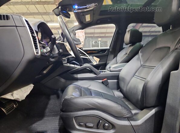 WP1AG2AY1PDA18413 2023 PORSCHE CAYENNE Black Սալոնի դիմացի տեսք