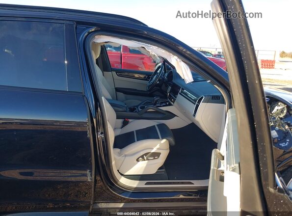 WP1AG2AY5MDA33945 2021 PORSCHE CAYENNE Black Вид салону спереду