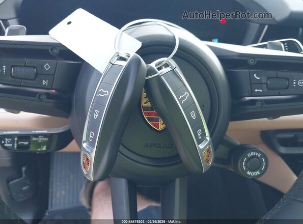 WP1BA2AY8TDA35130 2026 PORSCHE CAYENNE Gold Vista del salpicadero